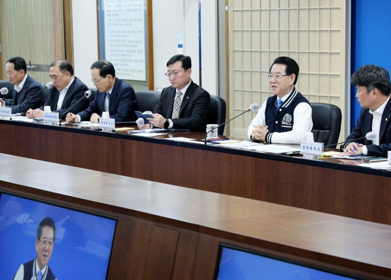 김영록 도지사 실국장 정책회의 주재1.jpg