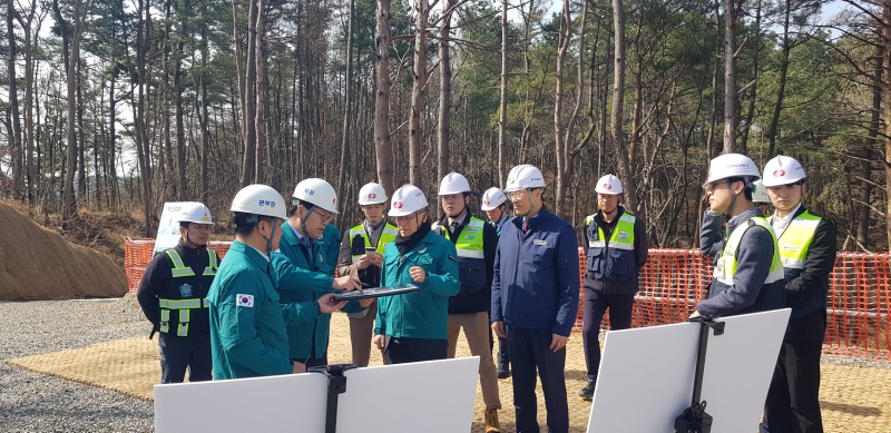 사본 -(사진4) 500kV 동해안-수도권 HVDC 1호철탑(경북 울진) 공사현장 방문 (1).jpg