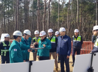 사본 -(사진4) 500kV 동해안-수도권 HVDC 1호철탑(경북 울진) 공사현장 방문 (1).jpg