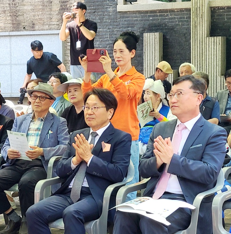 강 시장 명 부지사 박수.jpg