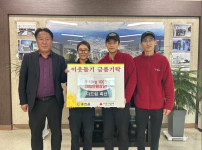 5. 홍천군 다드림 축산 삼남매, 쌀 100포 기부 (1).jpg